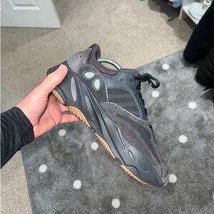 Yeezy boost 700